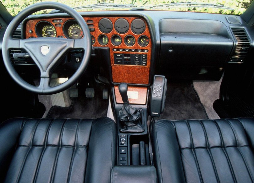 Lancia Thema 8.32 салон