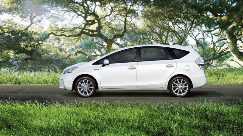 Toyota Prius v