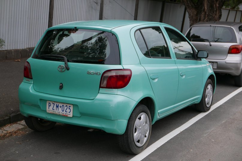 Toyota Echo хэтчбек