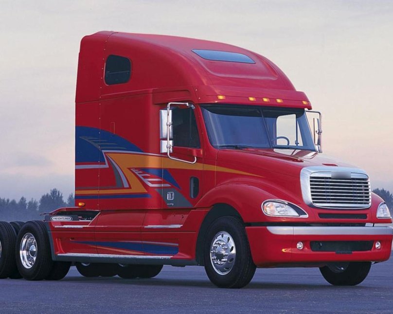 Грузовик Фредлайнер коламбия