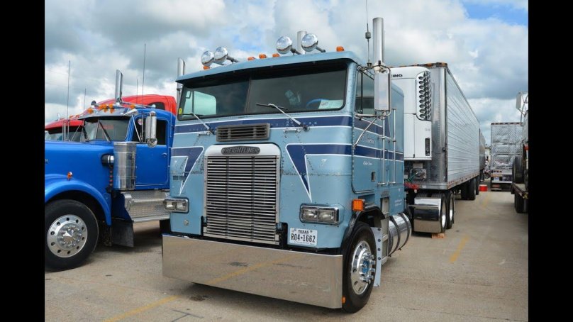 Фредлайнер грузовик Безкапотник