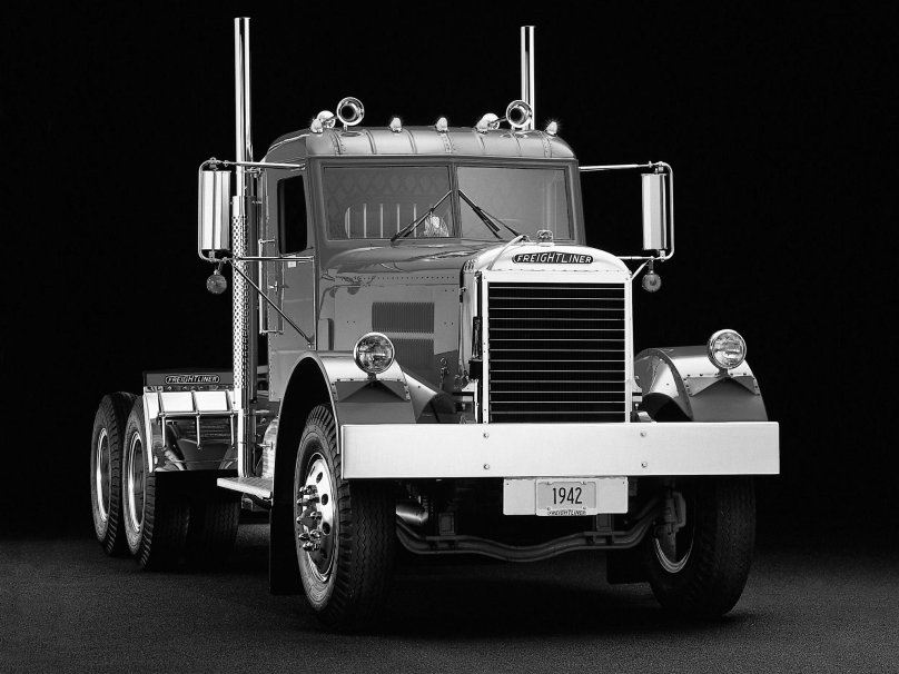 Freightliner conventional 1942