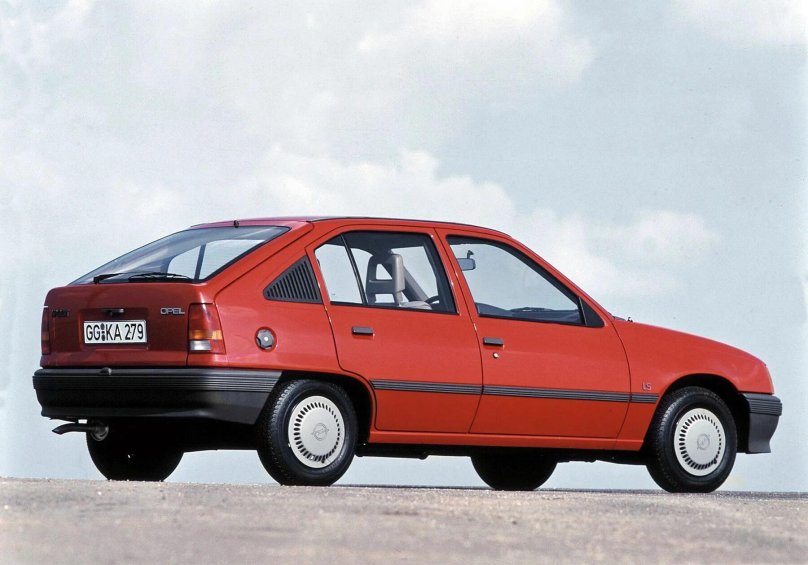 Opel Kadett e хэтчбек 1984-