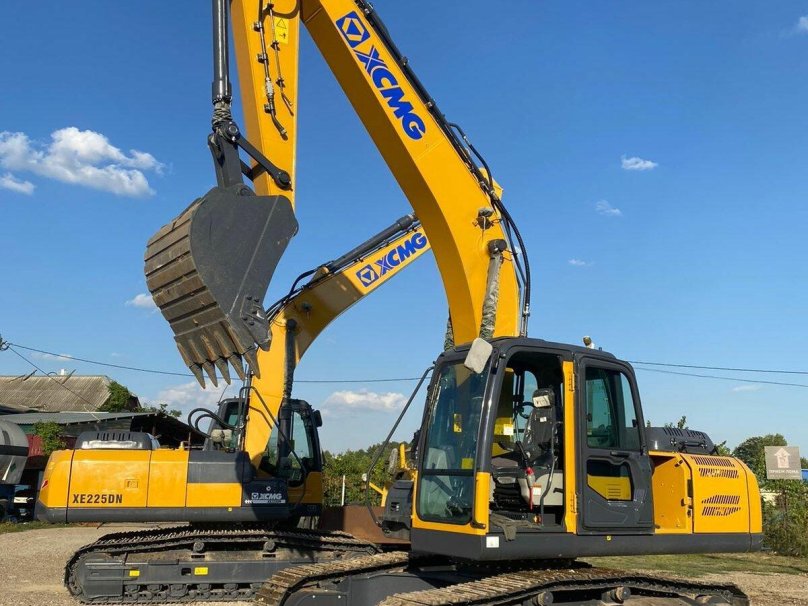 Гусеничный экскаватор XCMG xe225dn