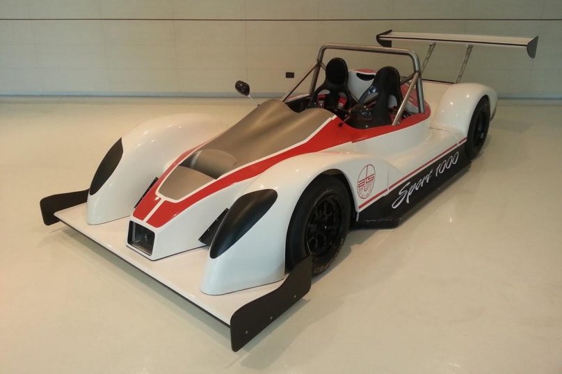 Спорткар с мотоциклетным двигателем