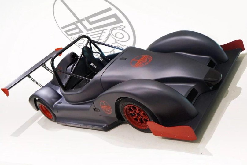 Спорткар с мотоциклетным двигателем