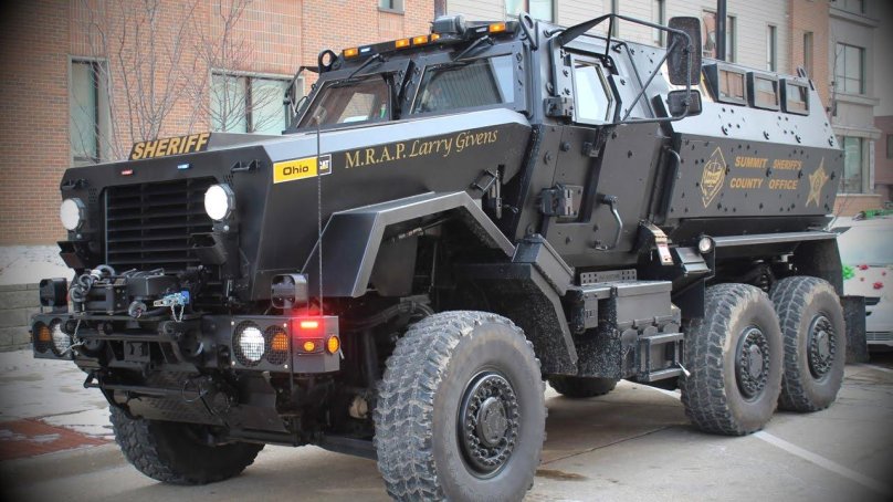 Броневик MRAP SWAT