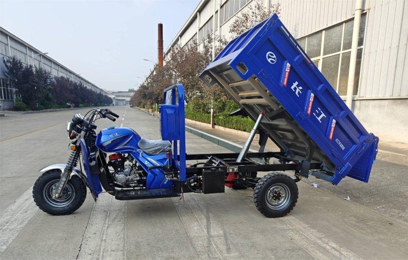 Трёхколёсный погрузчик Bell 220a