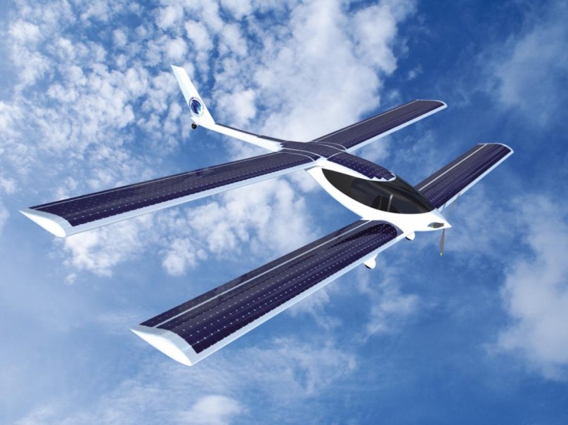 Самолет на солнечных батареях