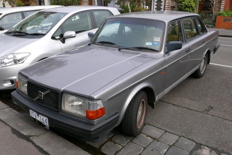 Вольво 240 седан