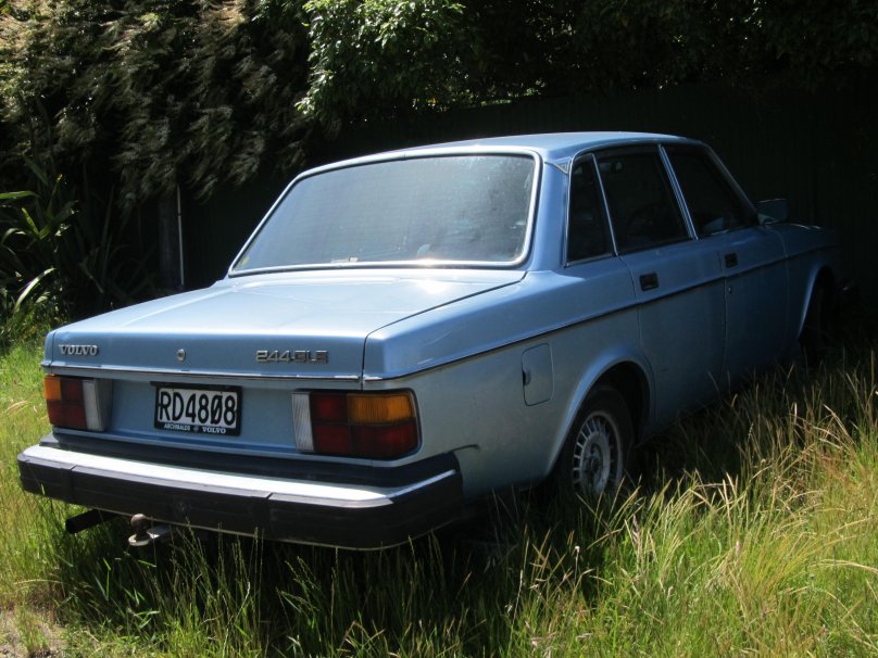 Вольво 244 зад