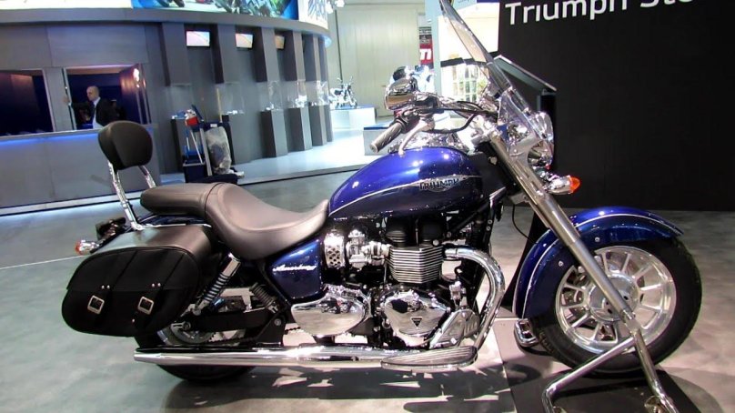 Triumph America 900