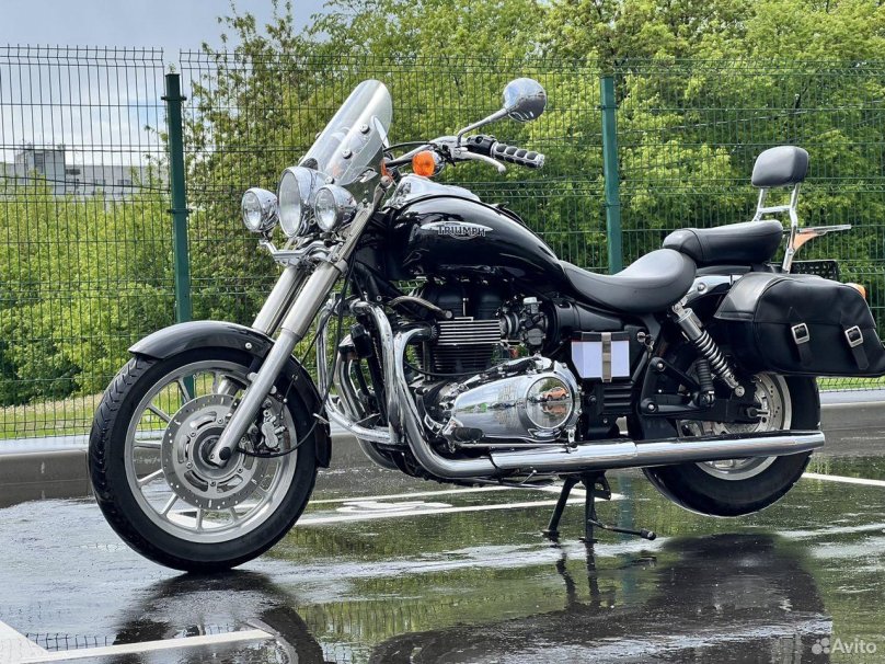 Triumph America 900