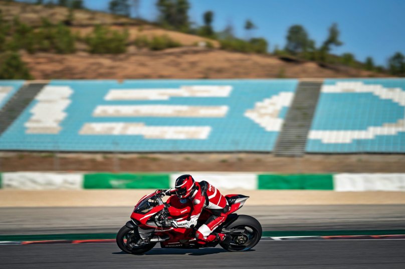 Дукати мотоцикл суперлеггера в 4