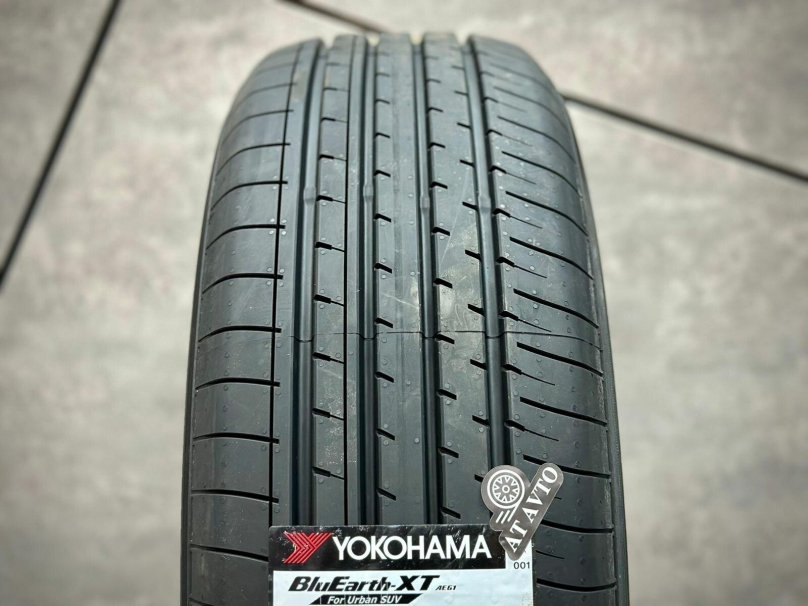 Yokohama BLUEARTH-XT ae61