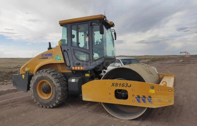 Каток XCMG xs163
