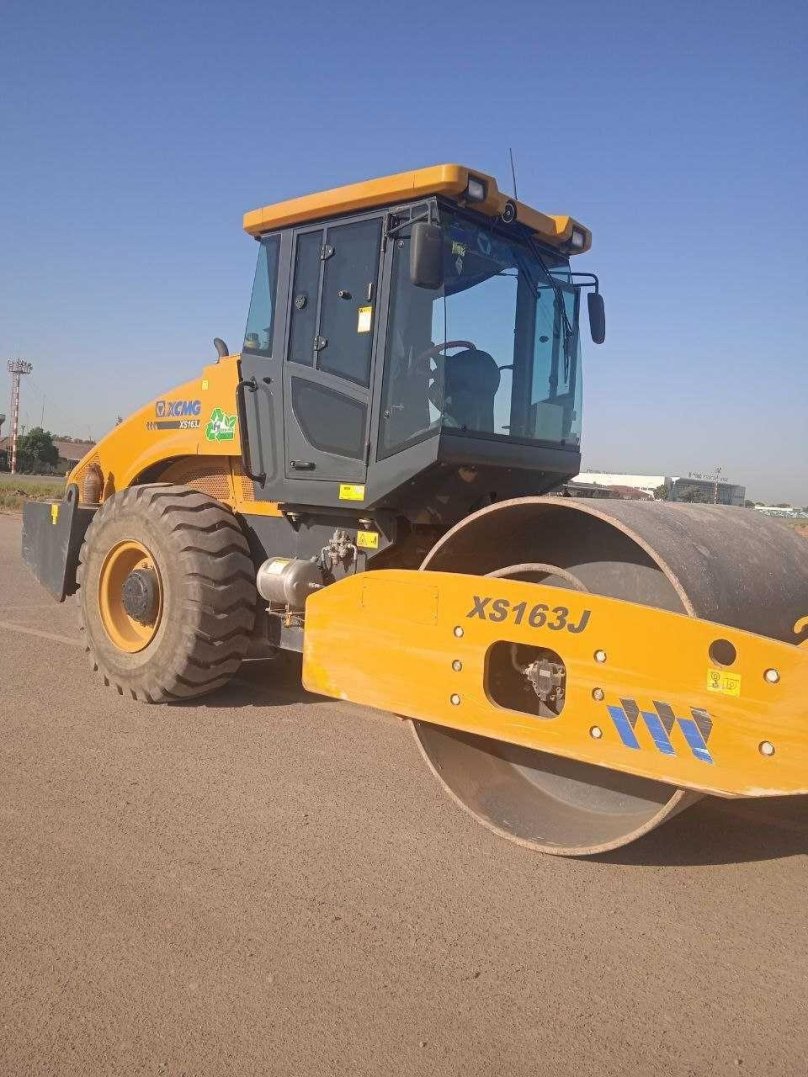 Каток вибрационный XCMG xs163