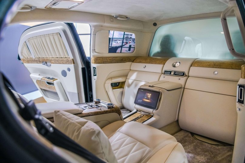 Машина Aurus Senat