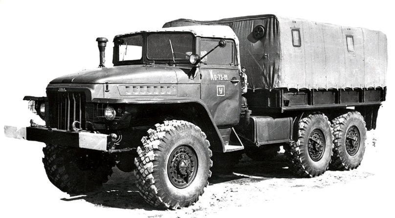 Урал 375 седельный тягач