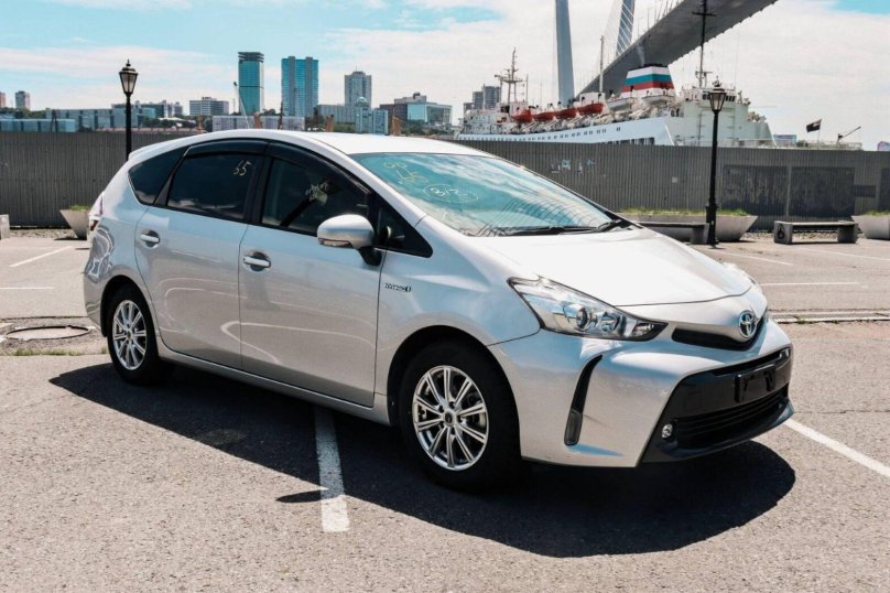 Toyota Prius Alpha Hybrid