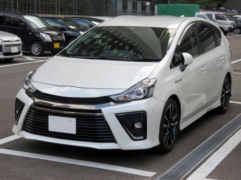 Toyota Prius Alpha 2020