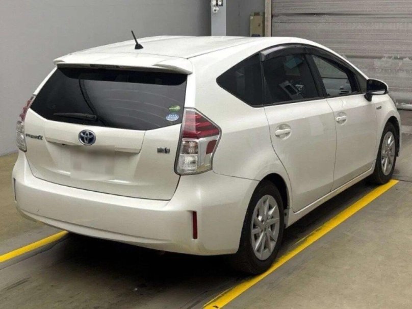 Приус Альфа 2021