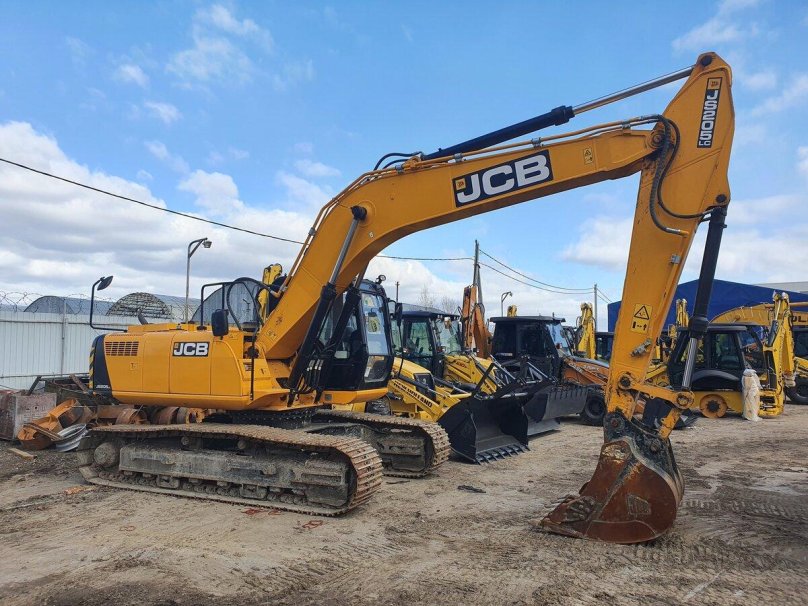 Гусеничный экскаватор JCB js205lc