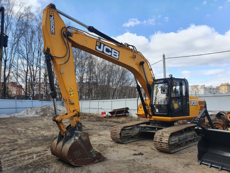 Гусеничный экскаватор JCB js205lc