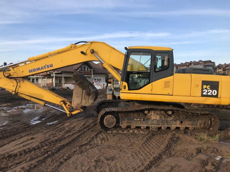 Экскаватор Komatsu 220