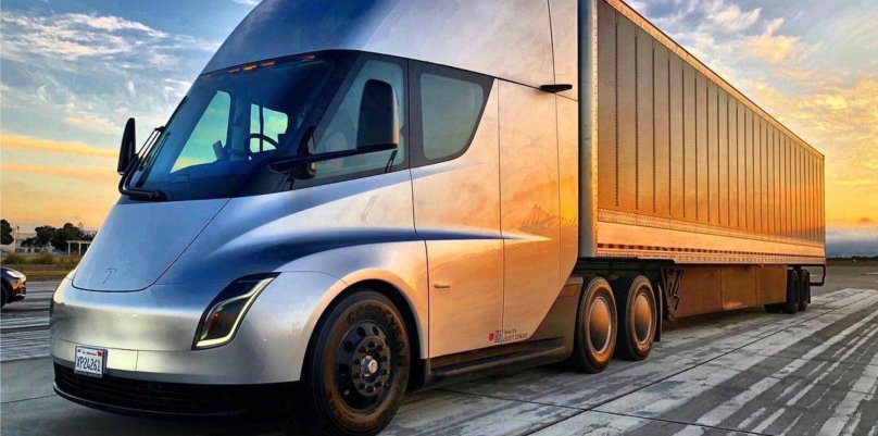 Грузовик Tesla Semi-Truck