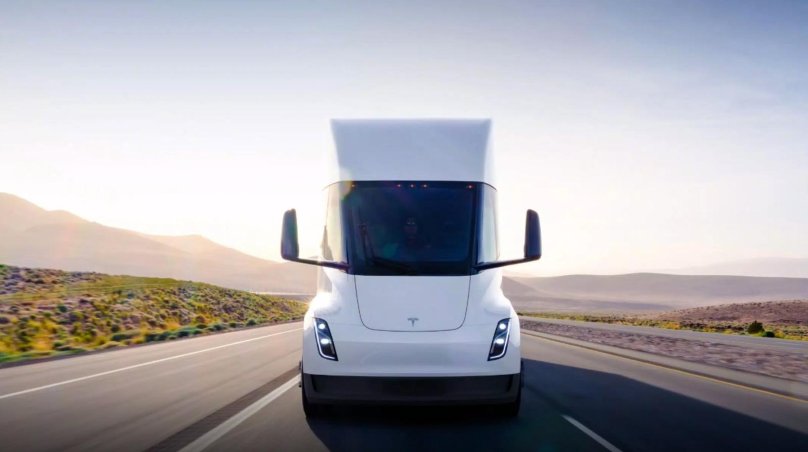 Tesla Semi кабина