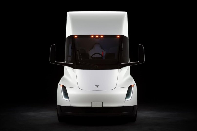 Tesla Semi кабина