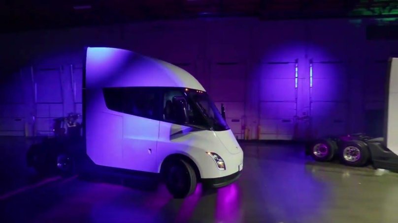 Электрогрузовик Илона маска