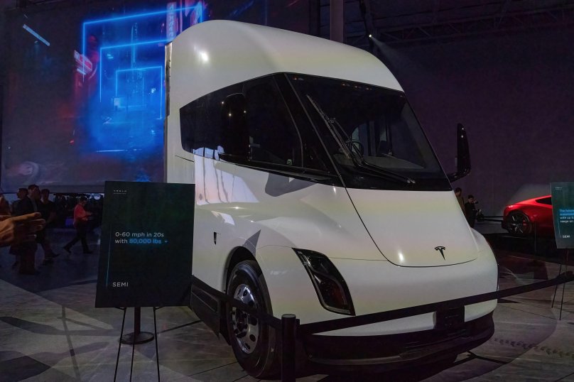 Tesla Semi грузовик
