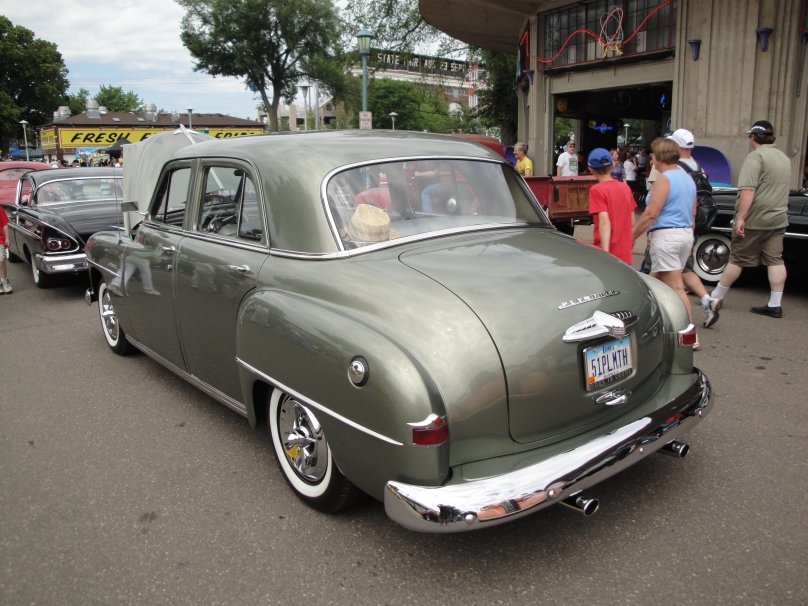 Plymouth Cranbrook 1951