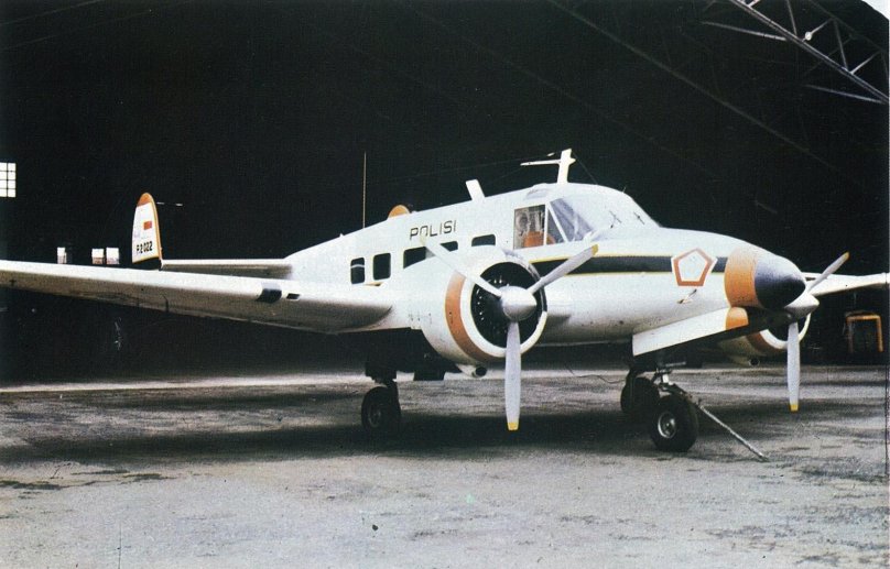 Beechcraft d 18