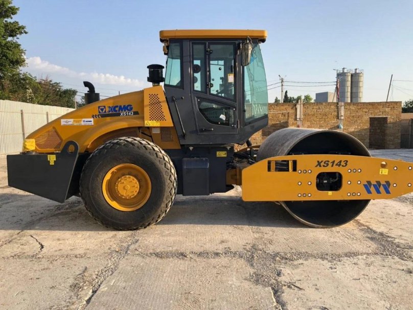 Каток грунтовый XCMG xs143