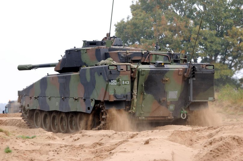 БМП cv90 Armadillo