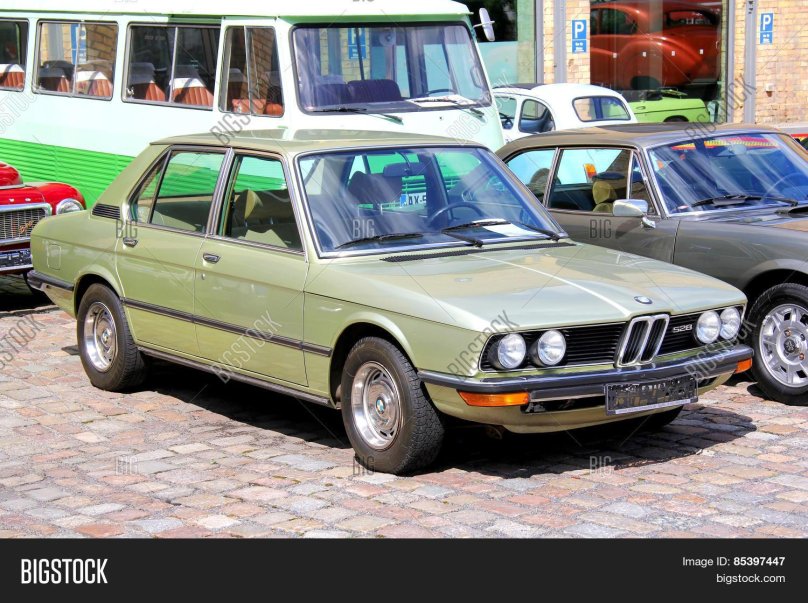 BMW 528 e12