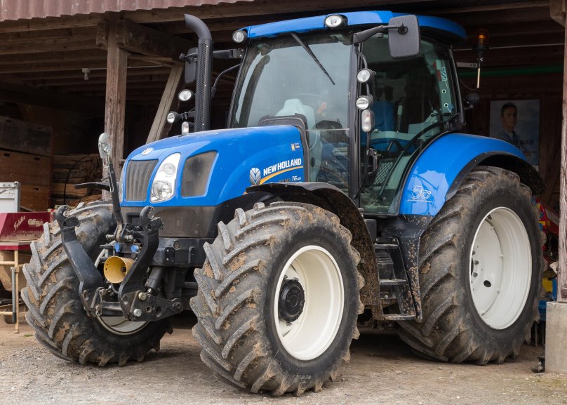 New Holland трактор t6