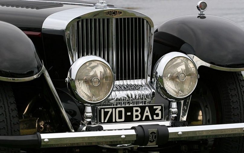 Bucciali TAV 8−32 v12 Berline Fleche d'or