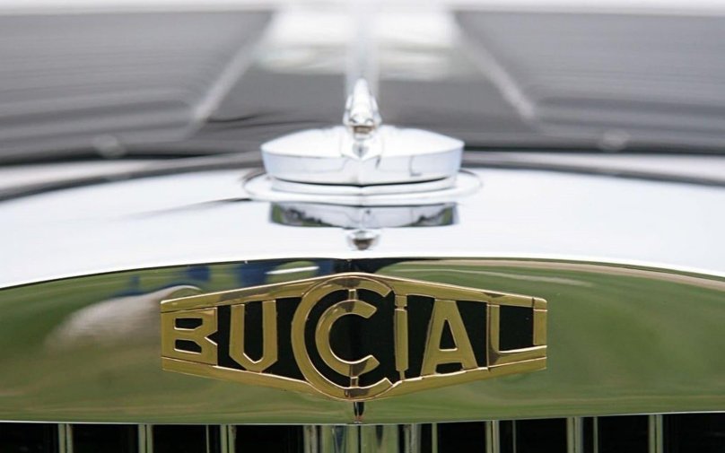 Bucciali TAV 8−32 v12 Berline Fleche d'or