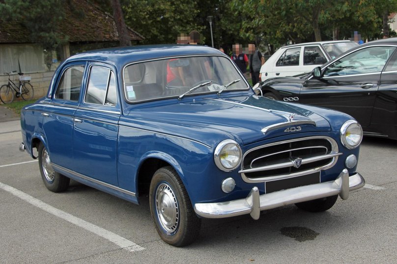 Машина Коломбо Пежо 403