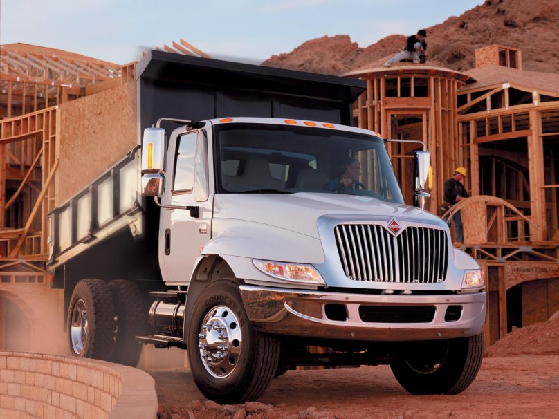 Самосвал International 7600