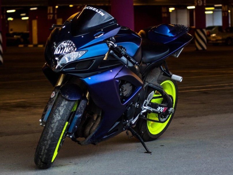 Suzuki GSX-R 600 фиолетовый