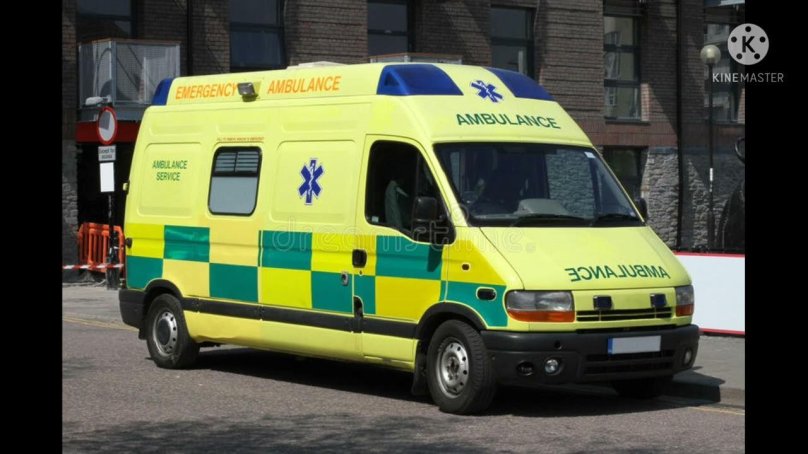 Жёлтая машина скорой помощи