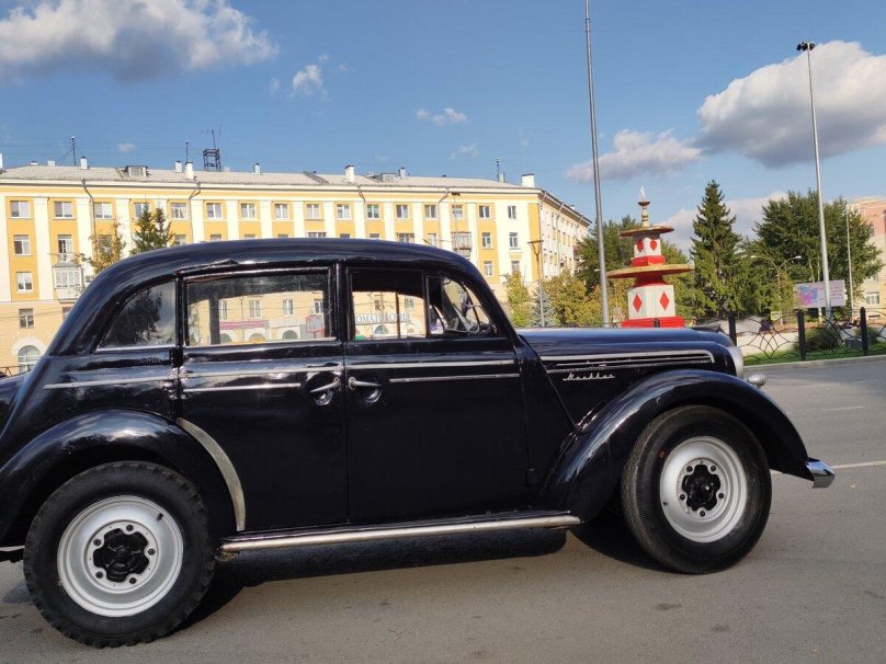 Москвич 401 1954 запаска сзади