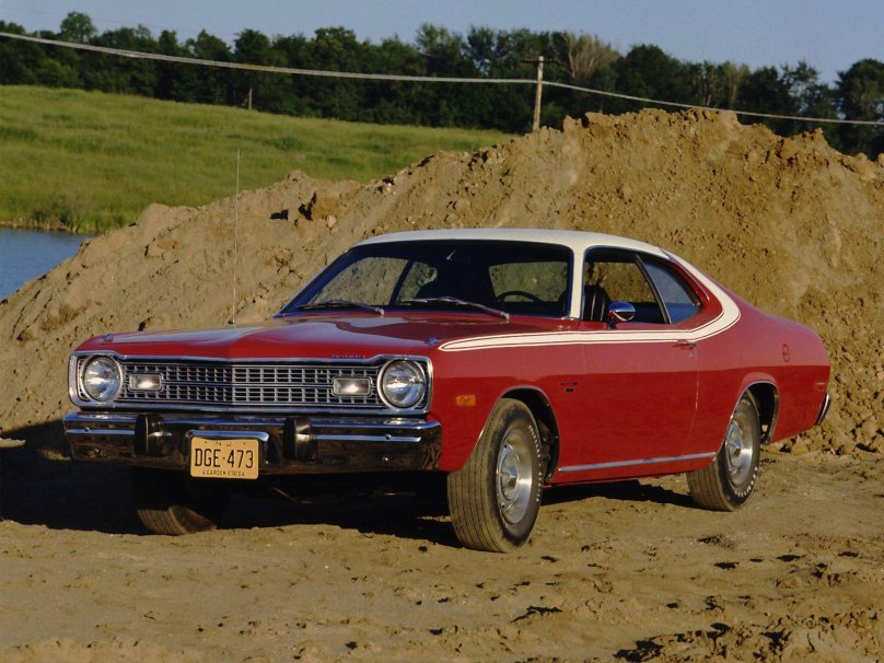 Додж восьмидесятых годов небольшой седан