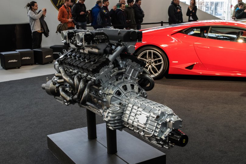 Ламборгини v12