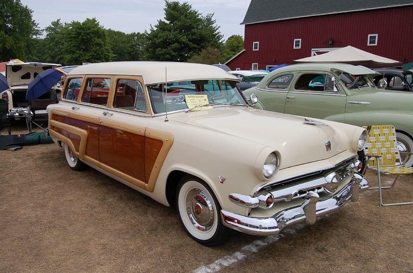 Ford Country Squire Station Wagon 1952